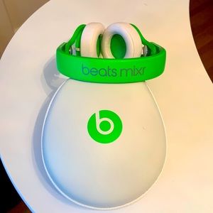 Beats mixr headphones- Limited addition by Dr. Dre in green with case and cords